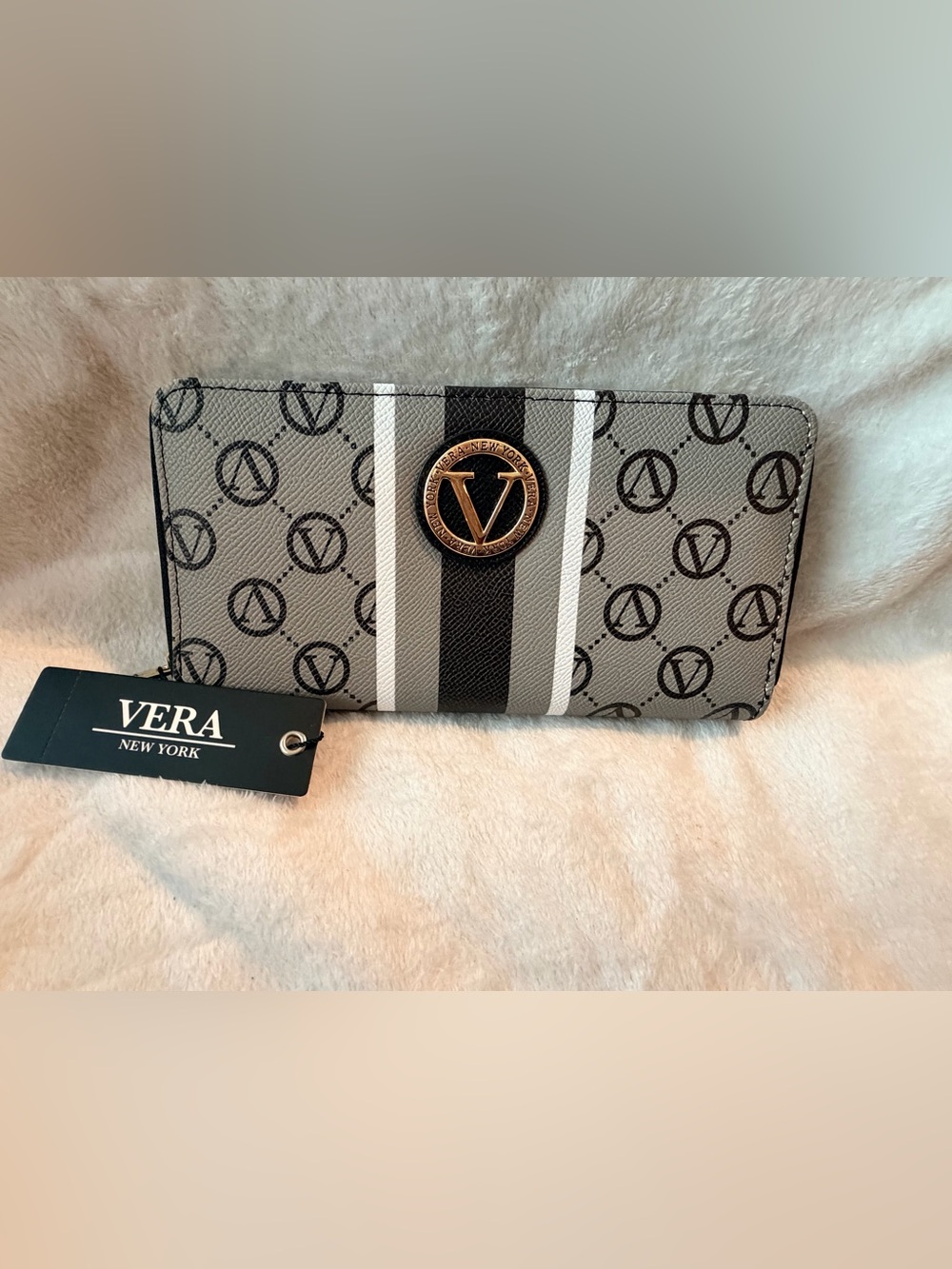 Vera New York Signature Zip Around Wallet in Gray
